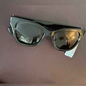 brand new Gucci sunglasses